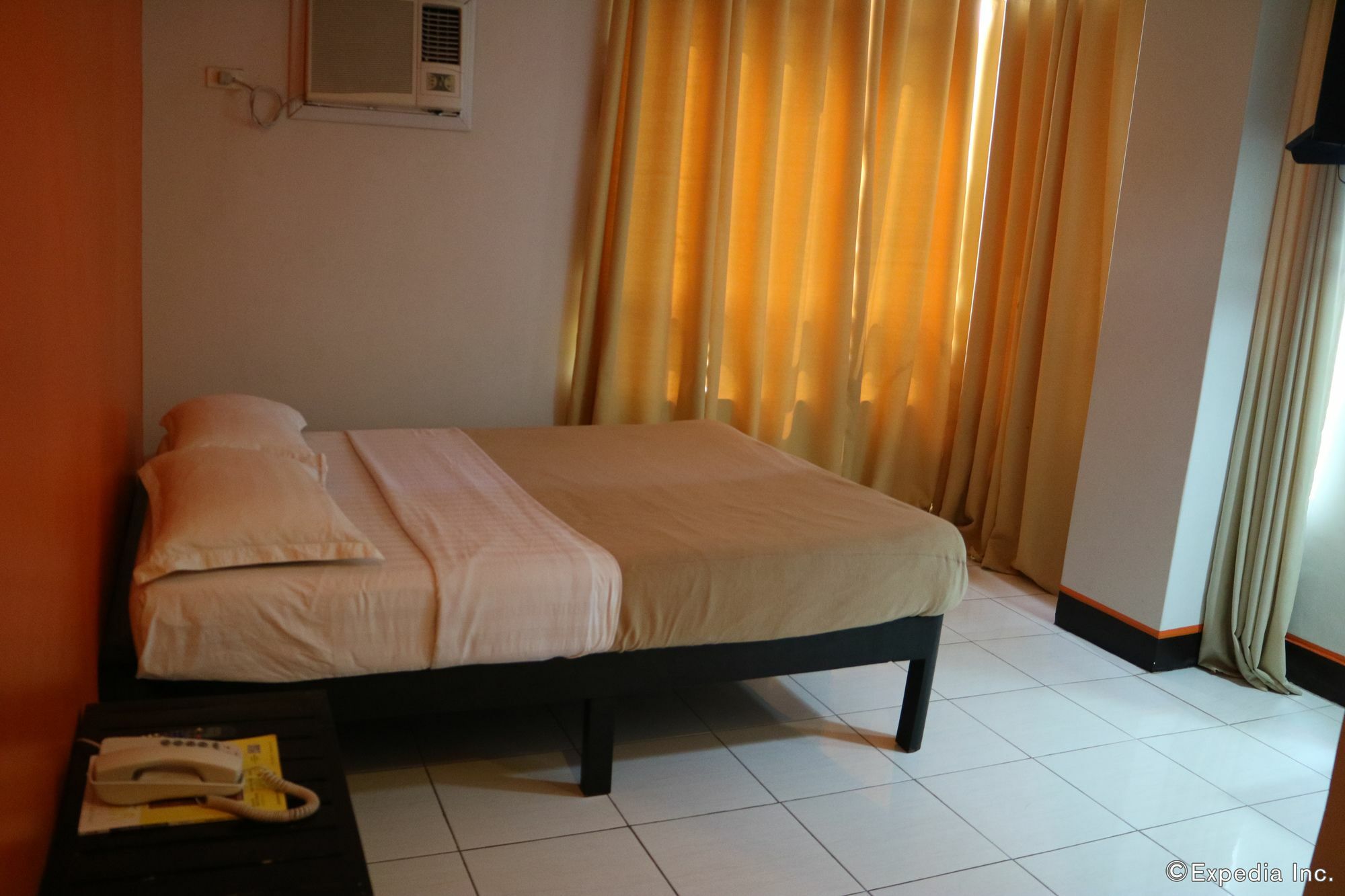 Negrense Suites Bacolod Exterior photo